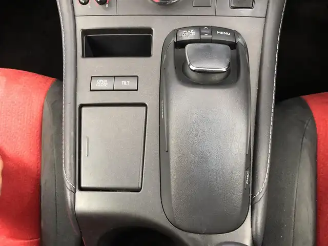 レクサス ＣＴ 200h バージョンC 愛知県 2011(平23)年 11.7万km レッドマイカクリスタルシャイン 純正HDDナビ/USBポート/プッシュスタート/ステアリングリモコン/クルーズコントロール/ビルトインETC/シートヒーター/フルフラットシート/純正16インチアルミホイール/スタッドレスタイヤ/衝突軽減システム/横滑り防止機能/盗難防止機能/オートライト/フォグランプ/取扱説明書/保証書/スマートキー