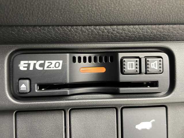 ホンダ ＺＲ－Ｖ ハイブリッド e:HEV Z 千葉県 2023(令5)年 1.7万km プラチナホワイトパール ホンダセンシング/・衝突軽減ブレーキ/・先行車発進お知らせ機能/・路外逸脱抑制/・標識認識機能/・車線維持支援システム/・誤発進抑制機能/・オートハイビーム/純正9インチナビ/・Bluetooth/・USB/・スマホ連携/・フルセグTV/BOSEプレミアムサウンドシステム(12スピーカー)/マルチビューカメラシステム/パワーバックドア/レーダークルーズコントロール/LEDオートライト/レザーシート/前席シートヒーター/メモリ機能付きパワーシート/純正18インチアルミホイール/置くだけ充電/ステアリングヒーター/パドルシフト/革巻きステアリング/スマートキー/プッシュスタート/ビルトインETC2.0