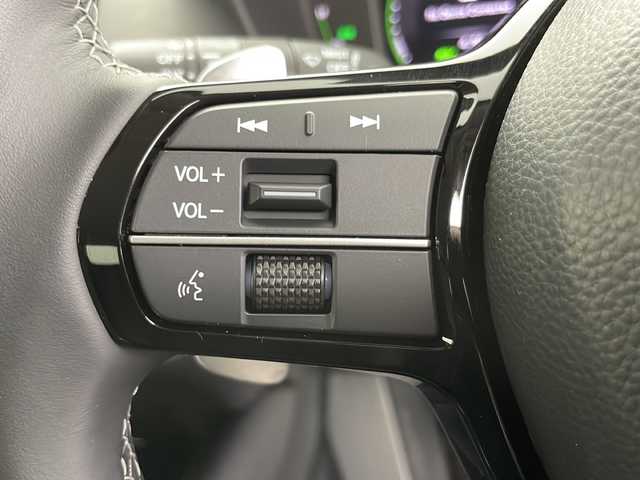 ホンダ ＺＲ－Ｖ ハイブリッド e:HEV Z 千葉県 2023(令5)年 1.7万km プラチナホワイトパール ホンダセンシング/・衝突軽減ブレーキ/・先行車発進お知らせ機能/・路外逸脱抑制/・標識認識機能/・車線維持支援システム/・誤発進抑制機能/・オートハイビーム/純正9インチナビ/・Bluetooth/・USB/・スマホ連携/・フルセグTV/BOSEプレミアムサウンドシステム(12スピーカー)/マルチビューカメラシステム/パワーバックドア/レーダークルーズコントロール/LEDオートライト/レザーシート/前席シートヒーター/メモリ機能付きパワーシート/純正18インチアルミホイール/置くだけ充電/ステアリングヒーター/パドルシフト/革巻きステアリング/スマートキー/プッシュスタート/ビルトインETC2.0