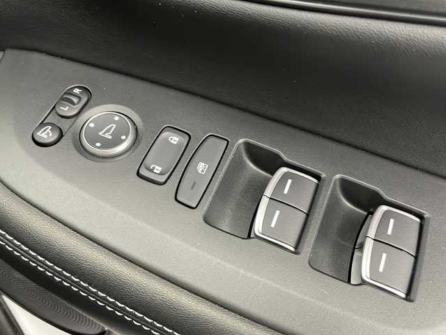 ホンダ ＺＲ－Ｖ ハイブリッド e:HEV Z 千葉県 2023(令5)年 1.7万km プラチナホワイトパール ホンダセンシング/・衝突軽減ブレーキ/・先行車発進お知らせ機能/・路外逸脱抑制/・標識認識機能/・車線維持支援システム/・誤発進抑制機能/・オートハイビーム/純正9インチナビ/・Bluetooth/・USB/・スマホ連携/・フルセグTV/BOSEプレミアムサウンドシステム(12スピーカー)/マルチビューカメラシステム/パワーバックドア/レーダークルーズコントロール/LEDオートライト/レザーシート/前席シートヒーター/メモリ機能付きパワーシート/純正18インチアルミホイール/置くだけ充電/ステアリングヒーター/パドルシフト/革巻きステアリング/スマートキー/プッシュスタート/ビルトインETC2.0