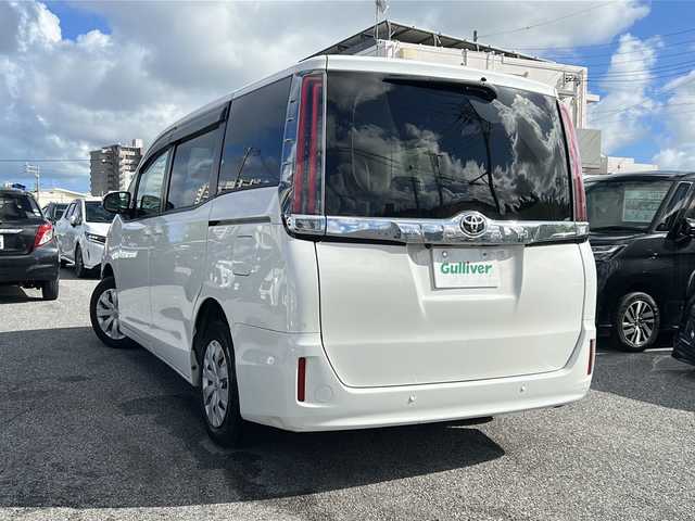 トヨタ ノア X 沖縄県 2020(令2)年 7.4万km ホワイトパールクリスタルシャイン 純正ナビ/（ＡＭ／ＦＭ／ＣＤ／ＢＴ）　/フルセグＴＶ　/バックモニター　/トヨタセーフティーセンス　/片側パワスラ　　　/クルーズコントロール　/オートライト　/ＵＳＢ入力端子　/ＥＴＣ　j/ＬＥＤヘッドライト　/純正マット/リモコンキー/前後コーナーセンサー/レーンキープアシスト