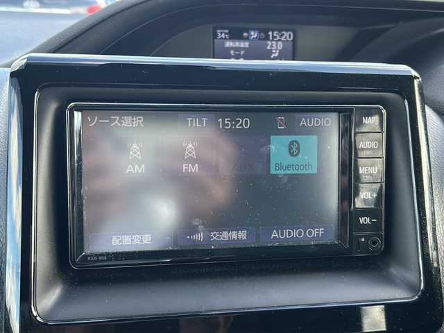 トヨタ ノア X 沖縄県 2020(令2)年 7.4万km ホワイトパールクリスタルシャイン 純正ナビ/（ＡＭ／ＦＭ／ＣＤ／ＢＴ）　/フルセグＴＶ　/バックモニター　/トヨタセーフティーセンス　/片側パワスラ　　　/クルーズコントロール　/オートライト　/ＵＳＢ入力端子　/ＥＴＣ　j/ＬＥＤヘッドライト　/純正マット/リモコンキー/前後コーナーセンサー/レーンキープアシスト