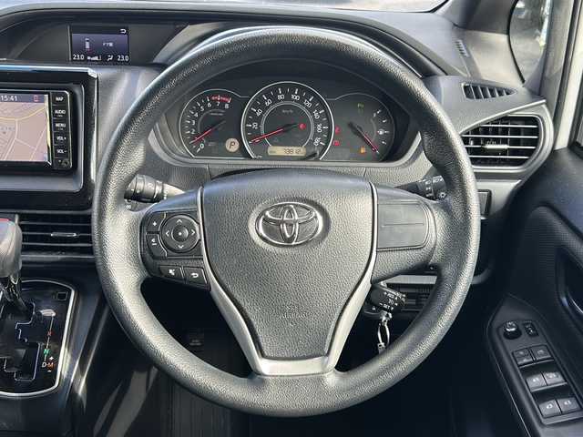 トヨタ ノア X 沖縄県 2020(令2)年 7.4万km ホワイトパールクリスタルシャイン 純正ナビ/（ＡＭ／ＦＭ／ＣＤ／ＢＴ）　/フルセグＴＶ　/バックモニター　/トヨタセーフティーセンス　/片側パワスラ　　　/クルーズコントロール　/オートライト　/ＵＳＢ入力端子　/ＥＴＣ　j/ＬＥＤヘッドライト　/純正マット/リモコンキー/前後コーナーセンサー/レーンキープアシスト