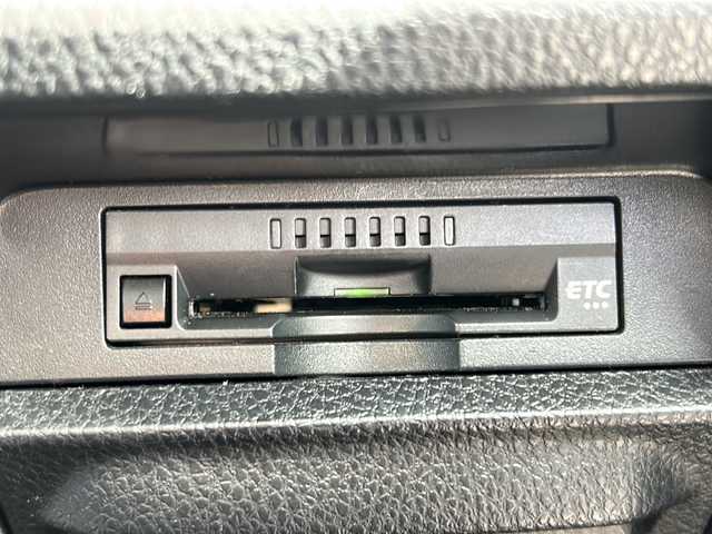 トヨタ ノア X 沖縄県 2020(令2)年 7.4万km ホワイトパールクリスタルシャイン 純正ナビ/（ＡＭ／ＦＭ／ＣＤ／ＢＴ）　/フルセグＴＶ　/バックモニター　/トヨタセーフティーセンス　/片側パワスラ　　　/クルーズコントロール　/オートライト　/ＵＳＢ入力端子　/ＥＴＣ　j/ＬＥＤヘッドライト　/純正マット/リモコンキー/前後コーナーセンサー/レーンキープアシスト