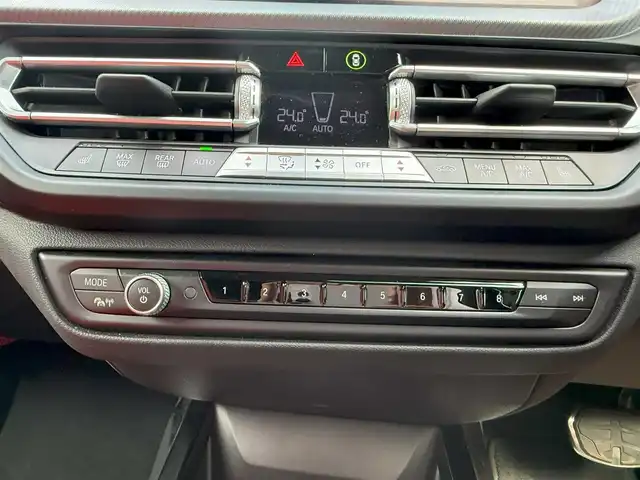 ＢＭＷ ＢＭＷ ２１８ｄ 愛知県 2021(令3)年 2.7万km アルピンホワイトⅢ /ディーラー整備記録簿R4.R5.R6.R7//プラスパッケージ/ナビゲーションパッケージ//ワンオーナー/禁煙車//パノラマサンルーフ//オレンジ革シート//前席パワーシート//前後ドライブレコーダー//純正ナビ//純正18インチAW//運転席シートメモリー//前席シートヒーター//ミラー内蔵ETC2.0//オートブレーキホールド//レーダークルーズコントロール//横滑り防止機能//クリアランスソナー//パークベンチレーション//アンビエントライト//純正マット//アイドリングストップ//ステアリングスイッチ//LEDヘッドライト//フォグライト//タイプC充電口//オートライト//保証書//取扱説明書//スペアキー