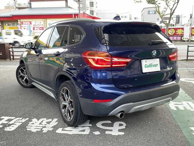 ＢＭＷ Ｘ１ 福岡県 2017(平29)年 11.2万km メディテラニアンブルー 純正ナビ/（AM/FM/CD/DVD/USB/Bluetooth）/アイドリングストップ/横滑り防止/パーキングアシスト/衝突軽減ブレーキ/歩行者衝突軽減ブレーキ/車線逸脱警告/ハンズフリー/パワーシート（運転席/助手席）/シートヒーター（運転席/助手席）/シートメモリー（運転席）/パワーバックドア/ビルドインETC/SPORTモード/ECOモード/オートワイパー/オートライト/フォグランプ/電格ミラー/純正アルミホイール/スペアキー×１/プッシュスタート/保証書/取扱説明書
