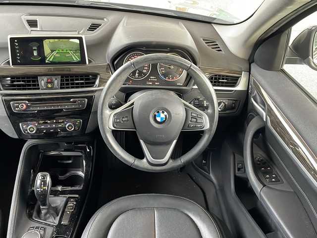 ＢＭＷ Ｘ１ 福岡県 2017(平29)年 11.2万km メディテラニアンブルー 純正ナビ/（AM/FM/CD/DVD/USB/Bluetooth）/アイドリングストップ/横滑り防止/パーキングアシスト/衝突軽減ブレーキ/歩行者衝突軽減ブレーキ/車線逸脱警告/ハンズフリー/パワーシート（運転席/助手席）/シートヒーター（運転席/助手席）/シートメモリー（運転席）/パワーバックドア/ビルドインETC/SPORTモード/ECOモード/オートワイパー/オートライト/フォグランプ/電格ミラー/純正アルミホイール/スペアキー×１/プッシュスタート/保証書/取扱説明書