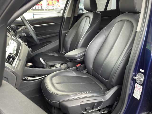 ＢＭＷ Ｘ１ 福岡県 2017(平29)年 11.2万km メディテラニアンブルー 純正ナビ/（AM/FM/CD/DVD/USB/Bluetooth）/アイドリングストップ/横滑り防止/パーキングアシスト/衝突軽減ブレーキ/歩行者衝突軽減ブレーキ/車線逸脱警告/ハンズフリー/パワーシート（運転席/助手席）/シートヒーター（運転席/助手席）/シートメモリー（運転席）/パワーバックドア/ビルドインETC/SPORTモード/ECOモード/オートワイパー/オートライト/フォグランプ/電格ミラー/純正アルミホイール/スペアキー×１/プッシュスタート/保証書/取扱説明書