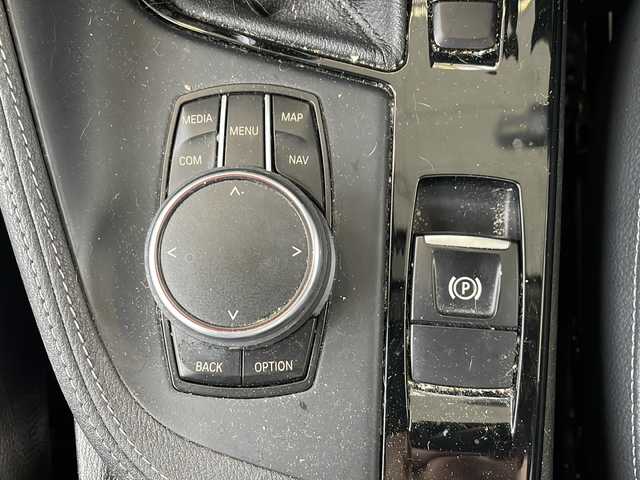 ＢＭＷ Ｘ１ 福岡県 2017(平29)年 11.2万km メディテラニアンブルー 純正ナビ/（AM/FM/CD/DVD/USB/Bluetooth）/アイドリングストップ/横滑り防止/パーキングアシスト/衝突軽減ブレーキ/歩行者衝突軽減ブレーキ/車線逸脱警告/ハンズフリー/パワーシート（運転席/助手席）/シートヒーター（運転席/助手席）/シートメモリー（運転席）/パワーバックドア/ビルドインETC/SPORTモード/ECOモード/オートワイパー/オートライト/フォグランプ/電格ミラー/純正アルミホイール/スペアキー×１/プッシュスタート/保証書/取扱説明書
