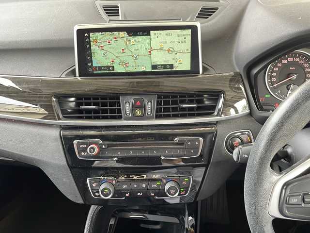 ＢＭＷ Ｘ１ 福岡県 2017(平29)年 11.2万km メディテラニアンブルー 純正ナビ/（AM/FM/CD/DVD/USB/Bluetooth）/アイドリングストップ/横滑り防止/パーキングアシスト/衝突軽減ブレーキ/歩行者衝突軽減ブレーキ/車線逸脱警告/ハンズフリー/パワーシート（運転席/助手席）/シートヒーター（運転席/助手席）/シートメモリー（運転席）/パワーバックドア/ビルドインETC/SPORTモード/ECOモード/オートワイパー/オートライト/フォグランプ/電格ミラー/純正アルミホイール/スペアキー×１/プッシュスタート/保証書/取扱説明書
