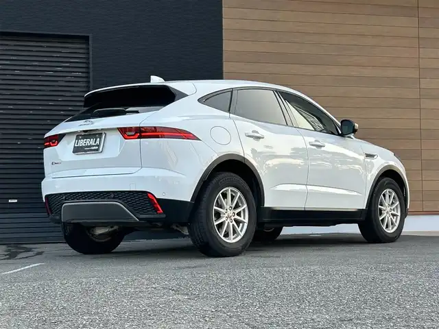 ジャガー Ｅペース 180PS 宮崎県 2019(平31)年 3.1万km 白 純正メモリナビ/・Bluetooth/・USB端子/・CarPlay/・メモリーナビ/・AM/FM/・フルセグテレビ/全方位カメラ/・サイドカメラ/・バックカメラ/パワーバックドア/純正17インチアルミホイール/LEDライト/・オートライト/アダプティブクルーズコントロール/前後コーナーセンサー/レーンキープアシスト/ダイナミックスタビリティコントロール