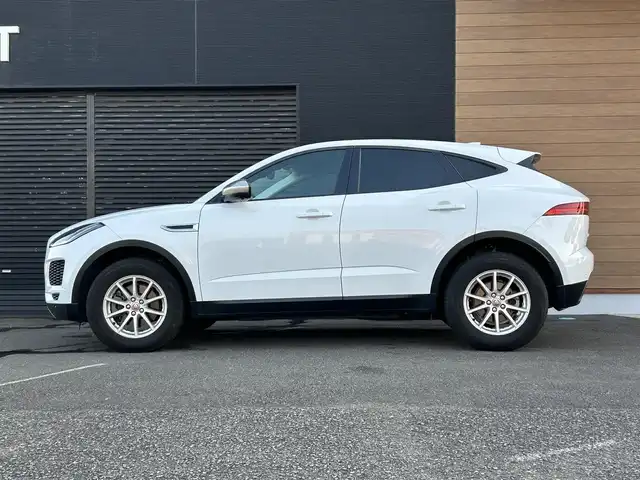 ジャガー Ｅペース 180PS 宮崎県 2019(平31)年 3.1万km 白 純正メモリナビ/・Bluetooth/・USB端子/・CarPlay/・メモリーナビ/・AM/FM/・フルセグテレビ/全方位カメラ/・サイドカメラ/・バックカメラ/パワーバックドア/純正17インチアルミホイール/LEDライト/・オートライト/アダプティブクルーズコントロール/前後コーナーセンサー/レーンキープアシスト/ダイナミックスタビリティコントロール