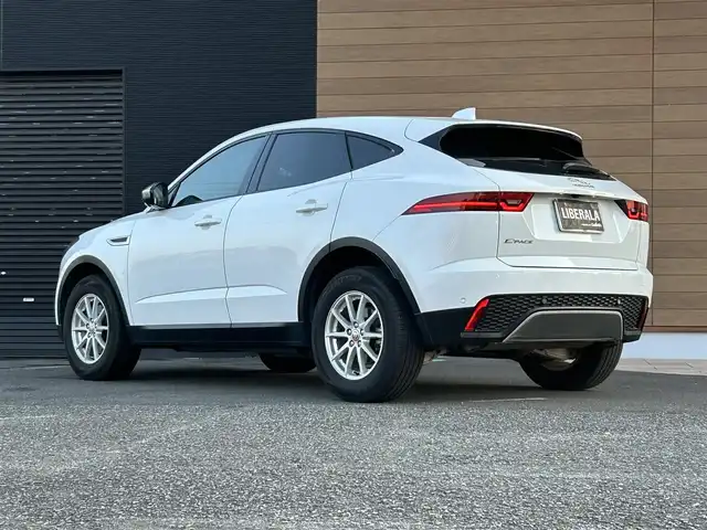 ジャガー Ｅペース 180PS 宮崎県 2019(平31)年 3.1万km 白 純正メモリナビ/・Bluetooth/・USB端子/・CarPlay/・メモリーナビ/・AM/FM/・フルセグテレビ/全方位カメラ/・サイドカメラ/・バックカメラ/パワーバックドア/純正17インチアルミホイール/LEDライト/・オートライト/アダプティブクルーズコントロール/前後コーナーセンサー/レーンキープアシスト/ダイナミックスタビリティコントロール