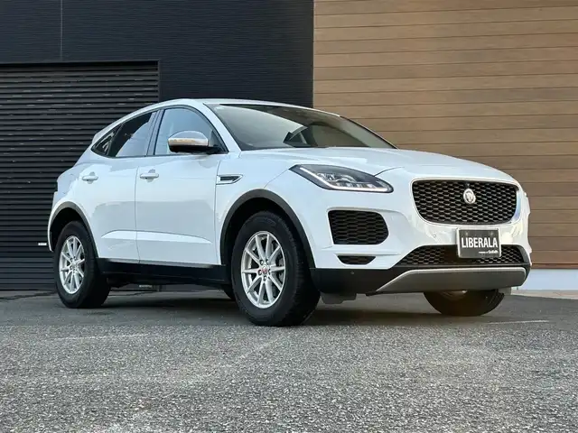 ジャガー Ｅペース 180PS 宮崎県 2019(平31)年 3.1万km 白 純正メモリナビ/・Bluetooth/・USB端子/・CarPlay/・メモリーナビ/・AM/FM/・フルセグテレビ/全方位カメラ/・サイドカメラ/・バックカメラ/パワーバックドア/純正17インチアルミホイール/LEDライト/・オートライト/アダプティブクルーズコントロール/前後コーナーセンサー/レーンキープアシスト/ダイナミックスタビリティコントロール