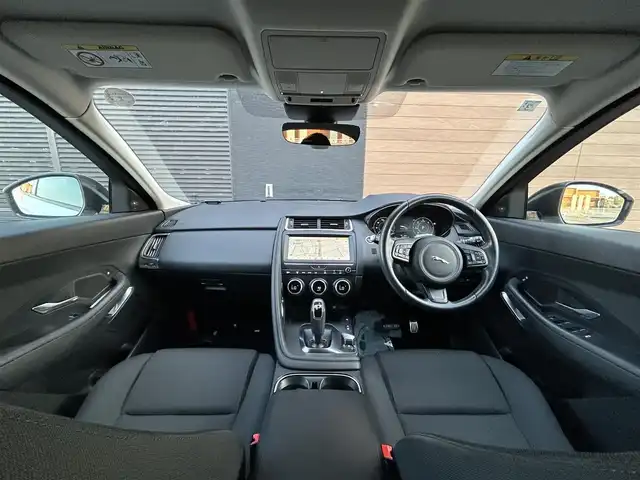 ジャガー Ｅペース 180PS 宮崎県 2019(平31)年 3.1万km 白 純正メモリナビ/・Bluetooth/・USB端子/・CarPlay/・メモリーナビ/・AM/FM/・フルセグテレビ/全方位カメラ/・サイドカメラ/・バックカメラ/パワーバックドア/純正17インチアルミホイール/LEDライト/・オートライト/アダプティブクルーズコントロール/前後コーナーセンサー/レーンキープアシスト/ダイナミックスタビリティコントロール