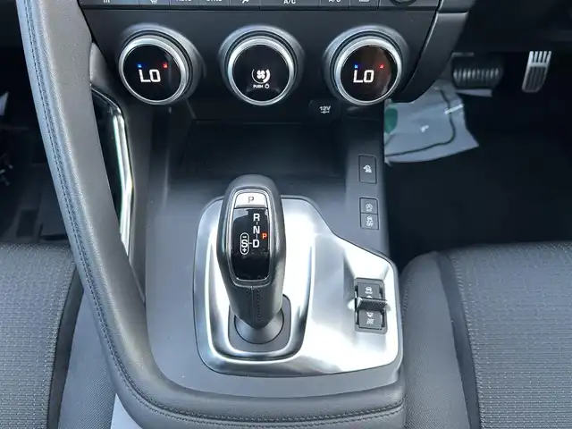 ジャガー Ｅペース 180PS 宮崎県 2019(平31)年 3.1万km 白 純正メモリナビ/・Bluetooth/・USB端子/・CarPlay/・メモリーナビ/・AM/FM/・フルセグテレビ/全方位カメラ/・サイドカメラ/・バックカメラ/パワーバックドア/純正17インチアルミホイール/LEDライト/・オートライト/アダプティブクルーズコントロール/前後コーナーセンサー/レーンキープアシスト/ダイナミックスタビリティコントロール