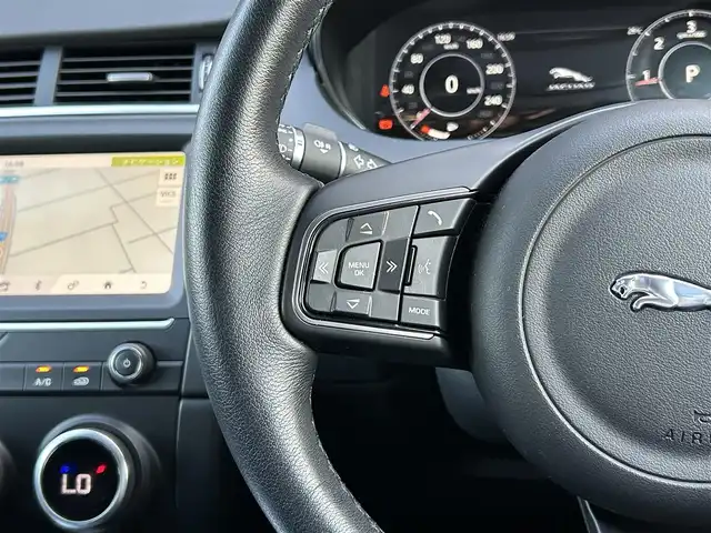 ジャガー Ｅペース 180PS 宮崎県 2019(平31)年 3.1万km 白 純正メモリナビ/・Bluetooth/・USB端子/・CarPlay/・メモリーナビ/・AM/FM/・フルセグテレビ/全方位カメラ/・サイドカメラ/・バックカメラ/パワーバックドア/純正17インチアルミホイール/LEDライト/・オートライト/アダプティブクルーズコントロール/前後コーナーセンサー/レーンキープアシスト/ダイナミックスタビリティコントロール