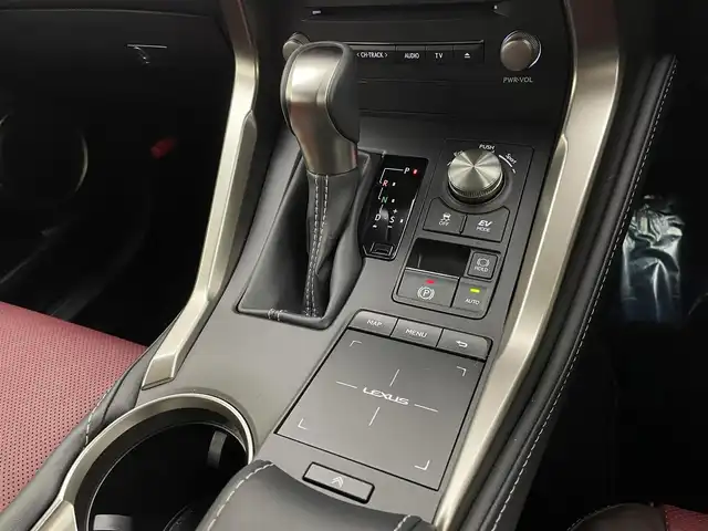 レクサス ＮＸ 300h バージョンL 宮城県 2019(平31)年 2.4万km グラファイトブラックガラスフレーク 純正ナビ　/パノラミックビューモニター　/ＢＳＭ　/三眼ＬＥＤヘッドランプ　/後席電動格納　/パワーバックドア　/シートヒーター／ベンチレーション　/ステアリングヒーター/メモリ機能付パワーシート/追従クルーズコントロール/クリアランスソナー/プリクラッシュセーフティ/レーンディパーチャーアラート/オートマチックハイビーム/ETC2.0/ドライブレコーダー/１００Ｖ電源　/禁煙車