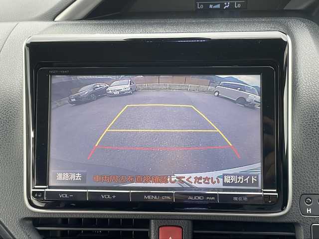 トヨタ ヴォクシー ZS 煌 福岡県 2016(平28)年 6.9万km ホワイトパールクリスタルシャイン モデリスタ　/フリップダウンモニター　/純正９インチナビ　/衝突軽減装置　/両側電動スライドドア　/フルセグ　/ＥＴＣ　/バックカメラ　/Ｂｌｕｅｔｏｏｔｈ接続　/ＬＥＤヘッドライト　/クリアランスソナー　/オートエアコン/レザー調シートカバー