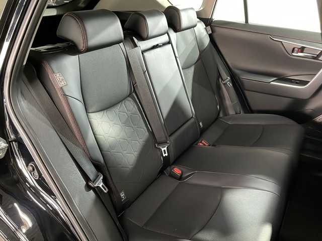 トヨタ ＲＡＶ４ アドベンチャー オフロードPKGⅡ 広島県 2024(令6)年 0.6万km アティチュードブラックマイカ 禁煙車/純正10.5型ディスプレイオーディオ/バックカメラ/デジタルインナーミラー/温／冷シート/パワーシート/ブラインドスポットモニター/ステアリングヒーター/レーダークルーズコントロール/ステアリングヒーター/電動パーキングブレーキ/ＥＴＣ/ドラレコ/ＬＥＤヘッドライト/ダウンヒルアシスト/衝突被害軽減/オートマトックハイビーム/レーンキープアシスト/踏み間違い防止/純正18インチアルミホイール(225/60/R18)/エアバッグ(運転席/助手席/サイド/カーテン)