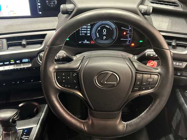 レクサス ＵＸ 250h バージョンC 埼玉県 2019(令1)年 2.3万km ソニックチタニウム 衝突軽減ブレーキ /純正メモリナビ/　　CD/DVD/BT/フルセグ /全方位カメラ /レーダークルーズコントロール /LEDオートライト /ハーフレザーシート /シートヒーター /純正17インチアルミホイール /ブラインドスポットモニター /ステアリングヒーター /純正ETC2.0 /禁煙車