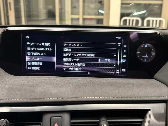 レクサス ＵＸ 250h バージョンC 埼玉県 2019(令1)年 2.3万km ソニックチタニウム 衝突軽減ブレーキ /純正メモリナビ/　　CD/DVD/BT/フルセグ /全方位カメラ /レーダークルーズコントロール /LEDオートライト /ハーフレザーシート /シートヒーター /純正17インチアルミホイール /ブラインドスポットモニター /ステアリングヒーター /純正ETC2.0 /禁煙車