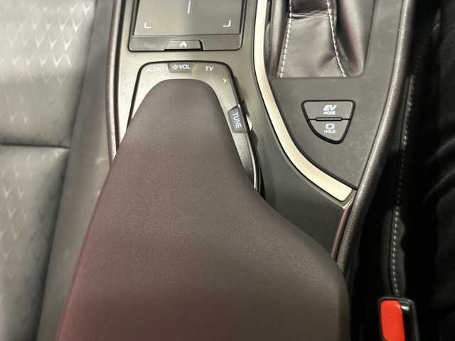 レクサス ＵＸ 250h バージョンC 埼玉県 2019(令1)年 2.3万km ソニックチタニウム 衝突軽減ブレーキ /純正メモリナビ/　　CD/DVD/BT/フルセグ /全方位カメラ /レーダークルーズコントロール /LEDオートライト /ハーフレザーシート /シートヒーター /純正17インチアルミホイール /ブラインドスポットモニター /ステアリングヒーター /純正ETC2.0 /禁煙車