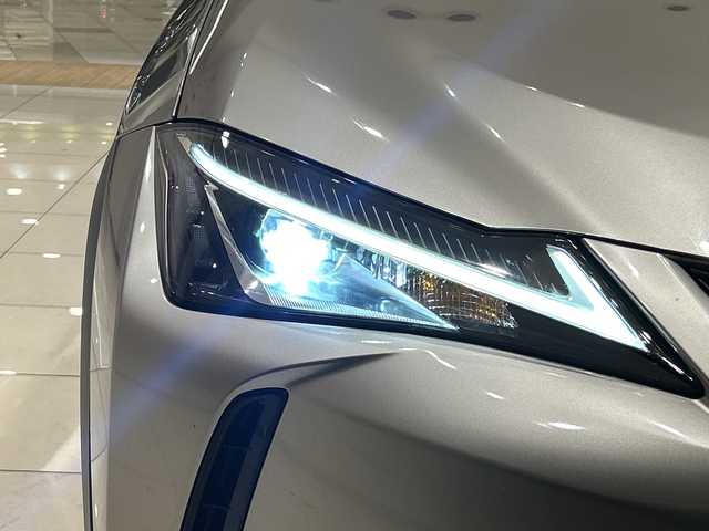レクサス ＵＸ 250h バージョンC 埼玉県 2019(令1)年 2.3万km ソニックチタニウム 衝突軽減ブレーキ /純正メモリナビ/　　CD/DVD/BT/フルセグ /全方位カメラ /レーダークルーズコントロール /LEDオートライト /ハーフレザーシート /シートヒーター /純正17インチアルミホイール /ブラインドスポットモニター /ステアリングヒーター /純正ETC2.0 /禁煙車