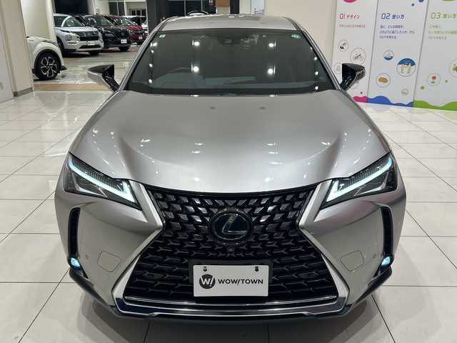 レクサス ＵＸ 250h バージョンC 埼玉県 2019(令1)年 2.3万km ソニックチタニウム 衝突軽減ブレーキ /純正メモリナビ/　　CD/DVD/BT/フルセグ /全方位カメラ /レーダークルーズコントロール /LEDオートライト /ハーフレザーシート /シートヒーター /純正17インチアルミホイール /ブラインドスポットモニター /ステアリングヒーター /純正ETC2.0 /禁煙車