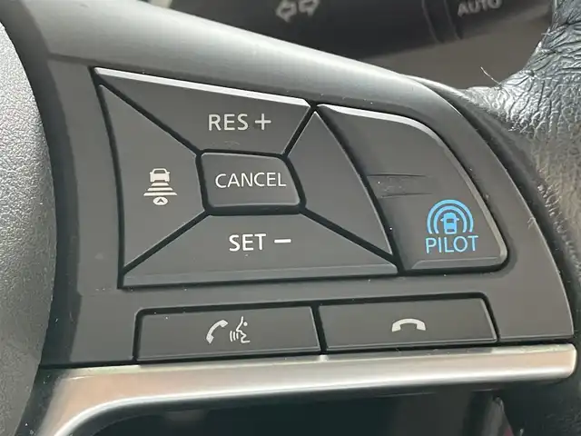 日産 エクストレイル 20Xi 香川県 2018(平30)年 3.9万km ガーネットレッド 登録時走行距離：38821km/ディーラー純正ナビ/デジタルインナーミラー/全方位カメラ/エマージェンシーブレーキ/レーンキープアシスト/レーダークルーズコントロール/ブラインドスポットモニター/クリアランスソナー/ダウンヒルアシストコントロール/横滑り防止装置/アイドリングストップ/電子パーキングブレーキ/LEDヘッドライト/オートライト/フォグランプ/パワーバックドア/カプロンシート/純正フロアマット/ドアバイザー/ヒーテッドドアミラー/電動格納ミラー/革巻きステアリング/ステアリングスイッチ/プッシュスタート/スマートキー