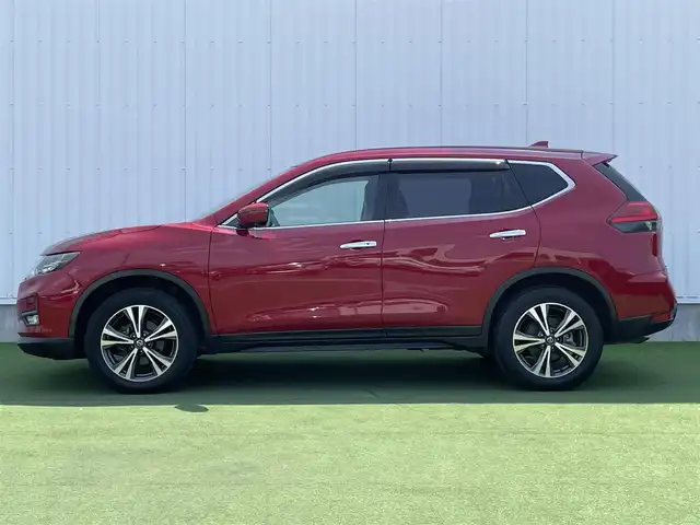 日産 エクストレイル 20Xi 香川県 2018(平30)年 3.9万km ガーネットレッド 登録時走行距離：38821km/ディーラー純正ナビ/デジタルインナーミラー/全方位カメラ/エマージェンシーブレーキ/レーンキープアシスト/レーダークルーズコントロール/ブラインドスポットモニター/クリアランスソナー/ダウンヒルアシストコントロール/横滑り防止装置/アイドリングストップ/電子パーキングブレーキ/LEDヘッドライト/オートライト/フォグランプ/パワーバックドア/カプロンシート/純正フロアマット/ドアバイザー/ヒーテッドドアミラー/電動格納ミラー/革巻きステアリング/ステアリングスイッチ/プッシュスタート/スマートキー