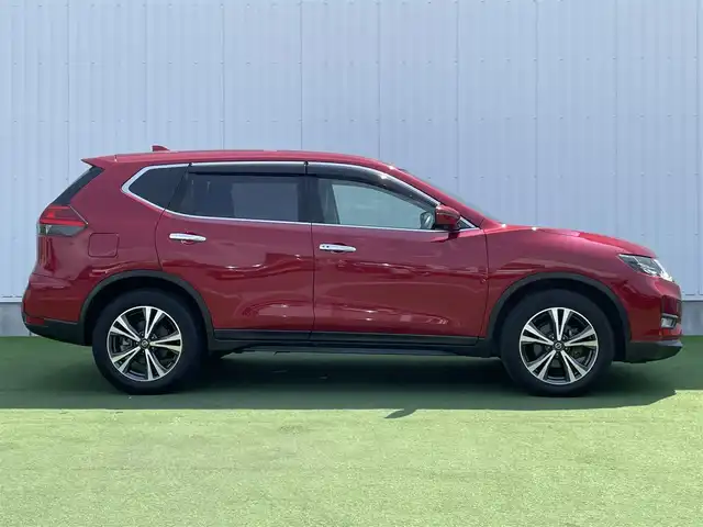 日産 エクストレイル 20Xi 香川県 2018(平30)年 3.9万km ガーネットレッド 登録時走行距離：38821km/ディーラー純正ナビ/デジタルインナーミラー/全方位カメラ/エマージェンシーブレーキ/レーンキープアシスト/レーダークルーズコントロール/ブラインドスポットモニター/クリアランスソナー/ダウンヒルアシストコントロール/横滑り防止装置/アイドリングストップ/電子パーキングブレーキ/LEDヘッドライト/オートライト/フォグランプ/パワーバックドア/カプロンシート/純正フロアマット/ドアバイザー/ヒーテッドドアミラー/電動格納ミラー/革巻きステアリング/ステアリングスイッチ/プッシュスタート/スマートキー