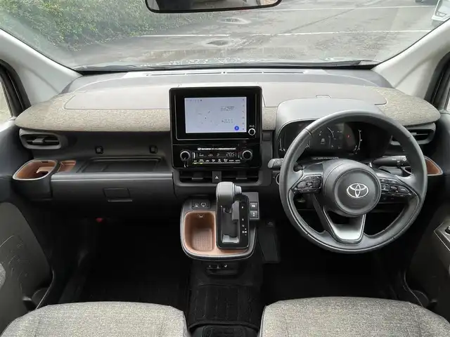 トヨタ シエンタ Z 東京都 2023(令5)年 1.4万km アーバンカーキ セーフティセンス/コンフォートパッケージ/純正８インチディスプレイオーディオ/バックモニター/温ハンドル/両側電動ドア/前席シートヒーター/ブラインドスポットモニター/ＥＴＣ/サイドバイザー