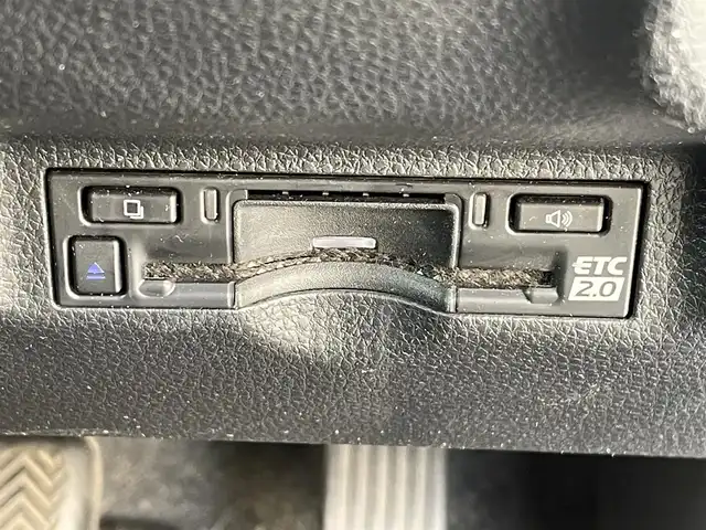 トヨタ シエンタ Z 東京都 2023(令5)年 1.4万km アーバンカーキ セーフティセンス/コンフォートパッケージ/純正８インチディスプレイオーディオ/バックモニター/温ハンドル/両側電動ドア/前席シートヒーター/ブラインドスポットモニター/ＥＴＣ/サイドバイザー