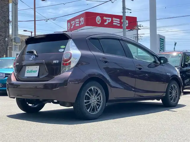 トヨタ アクア G 静岡県 2014(平26)年 3.9万km ディープアメジストマイカメタリック メモリナビ/バックカメラ/アイドリングストップ/パワーステアリング/パワーウィンドウ/オートエアコン/リモコンキー/スペアキー１本/ETC/純正フロアマット/ABS/横滑り防止装置/Wエアバック