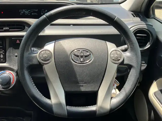 トヨタ アクア G 静岡県 2014(平26)年 3.9万km ディープアメジストマイカメタリック メモリナビ/バックカメラ/アイドリングストップ/パワーステアリング/パワーウィンドウ/オートエアコン/リモコンキー/スペアキー１本/ETC/純正フロアマット/ABS/横滑り防止装置/Wエアバック