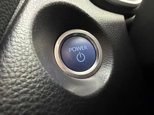 トヨタ カローラ クロス ハイブリッド Z 愛知県 2022(令4)年 3.6万km アティチュードブラックマイカ トヨタセーフティセンス/レーダークルーズコントロール/純正ナビ/（Bluetooth/AM/FM/USB入力）/全方位カメラ/ETC/ドラレコ/革巻きステアリング/ステアリングリモコン/パワーシート/シートヒーター/電動リアゲード/純正18インチAW/純正LEDライト/純正フロアマット/電子パーキング/オートホールド/電動格納ミラー/DUALエアコン/スマートキー/プッシュスタート/AC100V/ドアバイザー