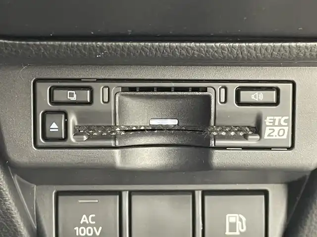 トヨタ プリウス U 群馬県 2023(令5)年 2.5万km グレー シートヒーター/純正ディスプレイオーディオ　（コネクティッドナビ対応）/・8インチHDディスプレイ/・USB入力（動画・音楽　再生/給電【Type-C】/・Bluetooth （ハンズフリー/オーディオ）/・Miracast/・フルセグTV/・スマートフォン連携　Apple Car Play /Android Auto/＝＝＝＝＝＝＝＝＝＝＝＝＝＝/純正８インチディスプレイオーディオ　Ｍｉｒａｃａｓｔ　バックカメラ　トヨタセーフティセンス　プリクラッシュセーフティ　レーダークルーズコントロール　シートヒーター　ＥＴＣ２．０　プッシュスタート　禁煙