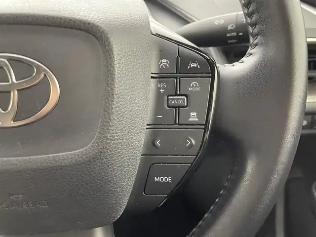 トヨタ プリウス U 群馬県 2023(令5)年 2.5万km グレー シートヒーター/純正ディスプレイオーディオ　（コネクティッドナビ対応）/・8インチHDディスプレイ/・USB入力（動画・音楽　再生/給電【Type-C】/・Bluetooth （ハンズフリー/オーディオ）/・Miracast/・フルセグTV/・スマートフォン連携　Apple Car Play /Android Auto/＝＝＝＝＝＝＝＝＝＝＝＝＝＝/純正８インチディスプレイオーディオ　Ｍｉｒａｃａｓｔ　バックカメラ　トヨタセーフティセンス　プリクラッシュセーフティ　レーダークルーズコントロール　シートヒーター　ＥＴＣ２．０　プッシュスタート　禁煙