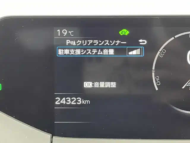 トヨタ プリウス U 群馬県 2023(令5)年 2.5万km グレー シートヒーター/純正ディスプレイオーディオ　（コネクティッドナビ対応）/・8インチHDディスプレイ/・USB入力（動画・音楽　再生/給電【Type-C】/・Bluetooth （ハンズフリー/オーディオ）/・Miracast/・フルセグTV/・スマートフォン連携　Apple Car Play /Android Auto/＝＝＝＝＝＝＝＝＝＝＝＝＝＝/純正８インチディスプレイオーディオ　Ｍｉｒａｃａｓｔ　バックカメラ　トヨタセーフティセンス　プリクラッシュセーフティ　レーダークルーズコントロール　シートヒーター　ＥＴＣ２．０　プッシュスタート　禁煙