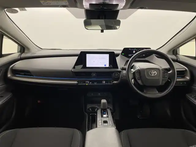 トヨタ プリウス U 群馬県 2023(令5)年 2.5万km グレー シートヒーター/純正ディスプレイオーディオ　（コネクティッドナビ対応）/・8インチHDディスプレイ/・USB入力（動画・音楽　再生/給電【Type-C】/・Bluetooth （ハンズフリー/オーディオ）/・Miracast/・フルセグTV/・スマートフォン連携　Apple Car Play /Android Auto/＝＝＝＝＝＝＝＝＝＝＝＝＝＝/純正８インチディスプレイオーディオ　Ｍｉｒａｃａｓｔ　バックカメラ　トヨタセーフティセンス　プリクラッシュセーフティ　レーダークルーズコントロール　シートヒーター　ＥＴＣ２．０　プッシュスタート　禁煙