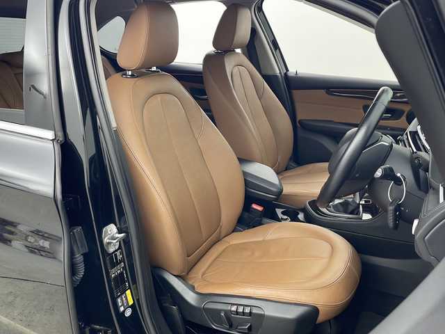 ＢＭＷ ２２５ＸＥ アイパフォーマンス アクティブツアラー ラグジュアリー 秋田県 2017(平29)年 4.1万km 黒 4WD/純正ナビ（CD/DVD/BT）/レザーシート/前席パワーシート/前席シートヒーター/オートクルーズコントロール/電動リアゲート/バックカメラ/ETC２．０/純正アルミホイール/フォグランプ/ヘッドアップディスプレイ/LEDヘッドライト/スペアキー/充電ケーブルあり