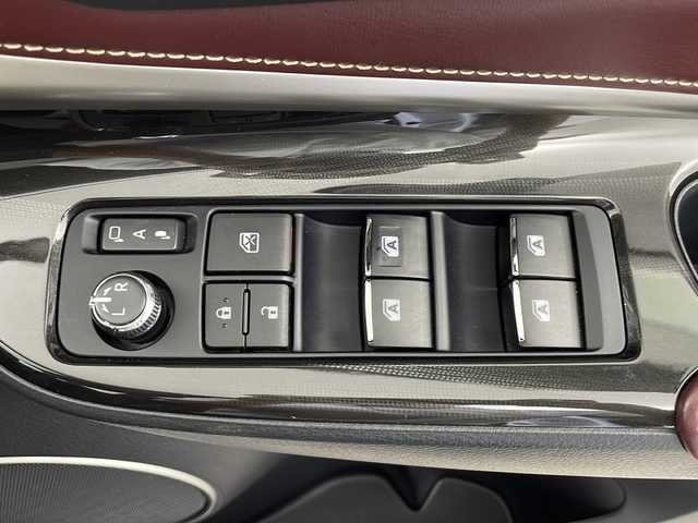 トヨタ ハリアー プレミアム 鹿児島県 2017(平29)年 4.2万km ホワイトパールクリスタルシャイン 純正SDナビ/(BT/CD/DVD/AM/FM/フルセグTV)/トヨタセーフティセンス/レーダークルーズコントロール/プリクラッシュセーフティ/レーンキープアシスト/運転席パワーシート/電動パーキングブレーキ/オートホールド/ウッドコンビハンドル/ステアリングスイッチ/電動リアゲート/前後ドライブレコーダー/ハーフレザーシート/前後コーナーセンサー/サンルーフ/アイドリングストップ/MTモード付AT/ビルトインETC/バックカメラ/純正フロアマット/純正18インチアルミホイール/純正LEDヘッドライト/保証書/取扱説明書/禁煙車