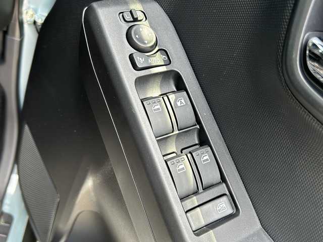 ダイハツ タフト G クロムベンチャー 静岡県 2024(令6)年 0.1万km レイクブルーメタリック スマートアシスト/・衝突軽減ブレーキ/・先行車発進お知らせ機能/・レーンキープアシスト/・標識認識/純正ディスプレイオーディオ/・フルセグTV/・Bluetooth/ラジオ/HDMI/・アップルオート/アンドロイドオート/主要装備/・シートヒーター/・バックカメラ/・ガラスルーフ/・プッシュスタート/・スマートキー