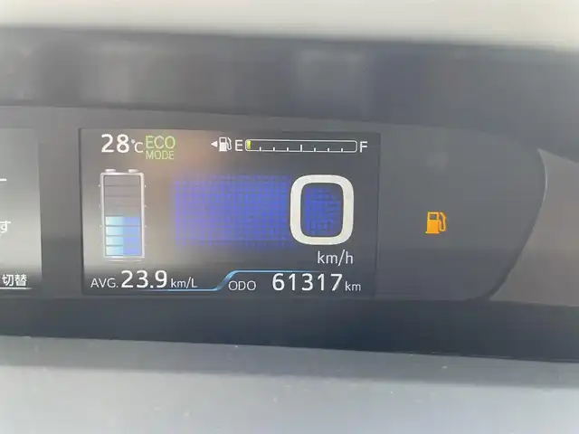 トヨタ プリウス A 熊本県 2017(平29)年 6.2万km サーモテクトライムグリーン 純正ＳＤナビＤＴＶ/BT/CD/DVD/USB/SD/AM/FM/・フルセグTV/Bカメラ/トヨタセーフティーセンス/・プリクラッシュセーフティー/・レーンキープアシスト/・クリアランスソナー/・ブラインドスポットモニター/・パーキングアシスト/・ふらつき検知機能/前方ドラレコ/ビルトインETC/モデリスタAW/革巻きステアリング/・ステアリングリモコン/電動格納ミラー/・ミラーウィンカー/プッシュスタート/・スマートキー/・スペアキー×１/純正ドアバイザー/純正フロアマット/取説/保証書
