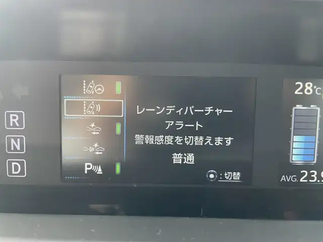 トヨタ プリウス A 熊本県 2017(平29)年 6.2万km サーモテクトライムグリーン 純正ＳＤナビＤＴＶ/BT/CD/DVD/USB/SD/AM/FM/・フルセグTV/Bカメラ/トヨタセーフティーセンス/・プリクラッシュセーフティー/・レーンキープアシスト/・クリアランスソナー/・ブラインドスポットモニター/・パーキングアシスト/・ふらつき検知機能/前方ドラレコ/ビルトインETC/モデリスタAW/革巻きステアリング/・ステアリングリモコン/電動格納ミラー/・ミラーウィンカー/プッシュスタート/・スマートキー/・スペアキー×１/純正ドアバイザー/純正フロアマット/取説/保証書