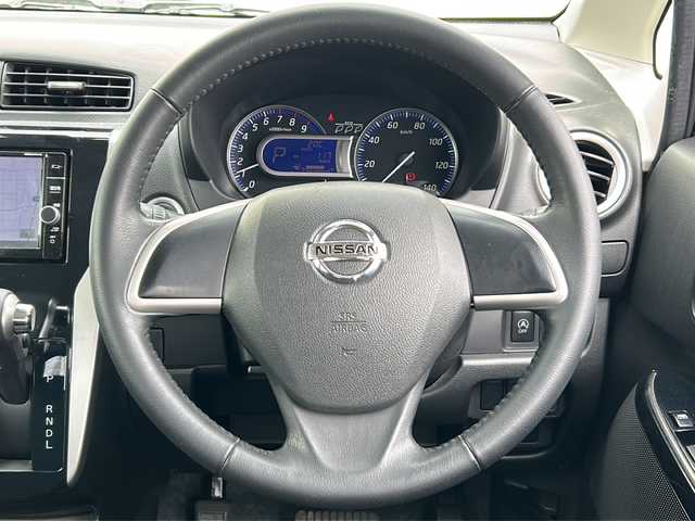 日産 デイズ ハイウェイスターX 茨城県 2017(平29)年 1.3万km オーシャンブルーP 純正SDナビ[MM317D-W]/（CD・DVD・BT・フルセグTV）/CDユニット[HS-C5982A]/衝突被害軽減システム/スマートキー/エンジンスタートボタン/アイドリングストップ/純正14インチアルミホイール/純正キセノンヘッドライト/オートライト/ハイビーム/フルフラットシート/アレンジシート/電動格納ミラー/フロントフォグランプ/ABS/横滑り防止機能