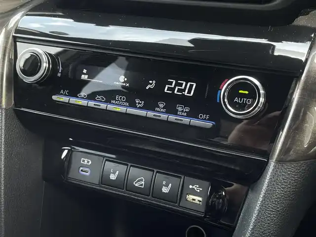 トヨタ ヤリスクロス ハイブリッド Z 大阪府 2023(令5)年 0.9万km ブラックマイカ/プラチナホワイトパールマイカ モデリスタエアロキット/パノラミックビューモニター/パーキングサポートブレーキ/ハンズフリーパワーバックドア/アクセサリーコンセントAC100V/ETC2/0ビルトインタイプ/純正8インチナビ/・AM/FM/BT/フルセグ /・タイプC/USB/トヨタセーフティーセンス/・プリクラッシュセーフティー/・レーントレーシングアシスト/・レーンディパーチャーアラート/・レーダークルーズコントロール/・オートマチックハイビーム/・ロードサインアシスト/・プロアクティブドライビングアシスト/ハーフレザー/パワーシート/シートヒーター/ステアリングスイッチ/純正18インチアルミホイール/純正フロアマット/純正ドアバイザー/カーボン調ミラーカバー/取扱説明書/保証書/記録簿R6/スペアキー