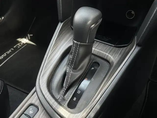 トヨタ ヤリスクロス ハイブリッド Z 大阪府 2023(令5)年 0.9万km ブラックマイカ/プラチナホワイトパールマイカ モデリスタエアロキット/パノラミックビューモニター/パーキングサポートブレーキ/ハンズフリーパワーバックドア/アクセサリーコンセントAC100V/ETC2/0ビルトインタイプ/純正8インチナビ/・AM/FM/BT/フルセグ /・タイプC/USB/トヨタセーフティーセンス/・プリクラッシュセーフティー/・レーントレーシングアシスト/・レーンディパーチャーアラート/・レーダークルーズコントロール/・オートマチックハイビーム/・ロードサインアシスト/・プロアクティブドライビングアシスト/ハーフレザー/パワーシート/シートヒーター/ステアリングスイッチ/純正18インチアルミホイール/純正フロアマット/純正ドアバイザー/カーボン調ミラーカバー/取扱説明書/保証書/記録簿R6/スペアキー