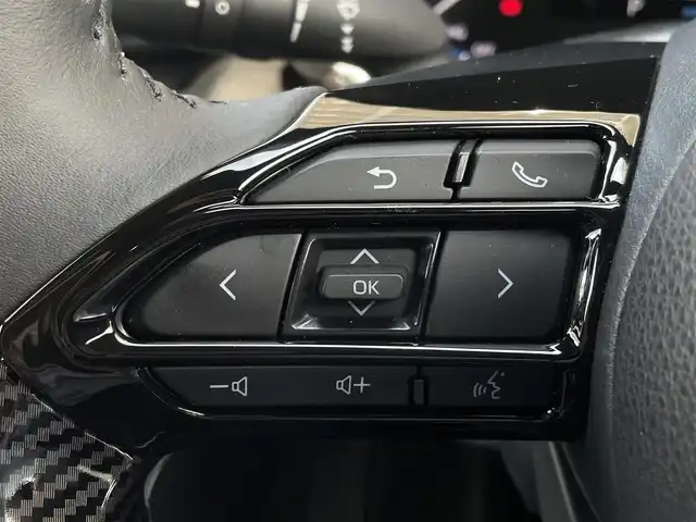 トヨタ ヤリスクロス ハイブリッド Z 大阪府 2023(令5)年 0.9万km ブラックマイカ/プラチナホワイトパールマイカ モデリスタエアロキット/パノラミックビューモニター/パーキングサポートブレーキ/ハンズフリーパワーバックドア/アクセサリーコンセントAC100V/ETC2/0ビルトインタイプ/純正8インチナビ/・AM/FM/BT/フルセグ /・タイプC/USB/トヨタセーフティーセンス/・プリクラッシュセーフティー/・レーントレーシングアシスト/・レーンディパーチャーアラート/・レーダークルーズコントロール/・オートマチックハイビーム/・ロードサインアシスト/・プロアクティブドライビングアシスト/ハーフレザー/パワーシート/シートヒーター/ステアリングスイッチ/純正18インチアルミホイール/純正フロアマット/純正ドアバイザー/カーボン調ミラーカバー/取扱説明書/保証書/記録簿R6/スペアキー